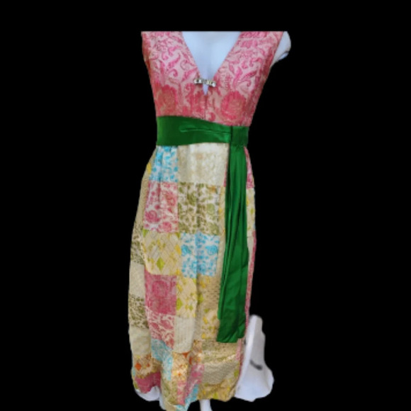 1960s‎ Quilted Lamé debut gown S - Picture 2 of 16